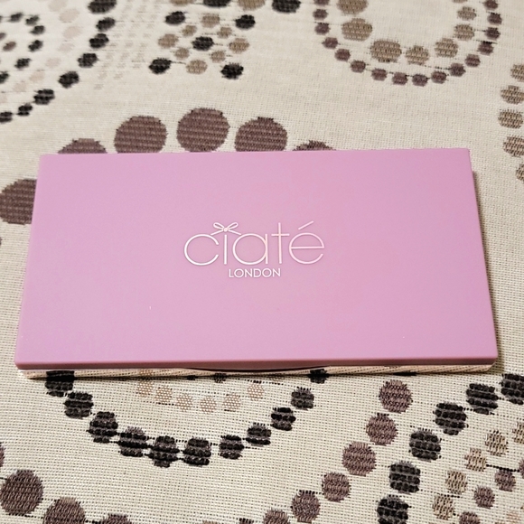 Ciate London The Velvet Palette - Picture 2 of 3